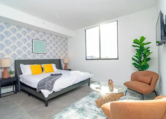 Urban Oasis In Miami Close To Bayside And Brickell With Free Parking