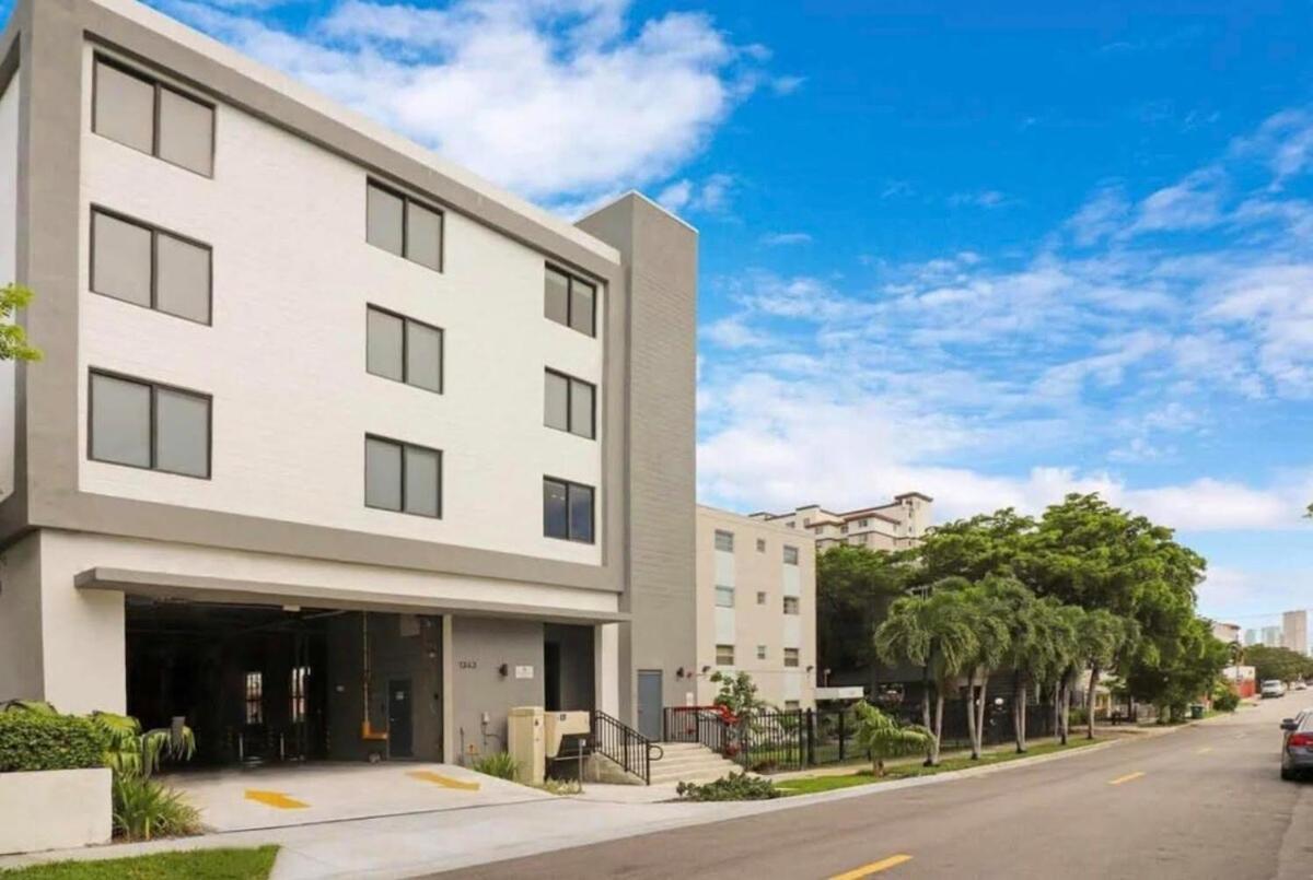 Urban Oasis In Close To Bayside And Brickell With Free Parking